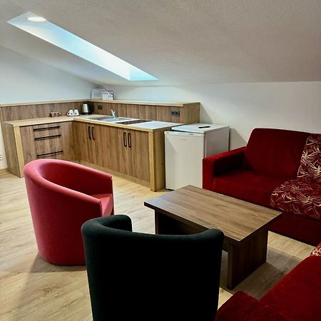 Tri Kopy*** - Penzion, Restauracia A Pizza Smrečany Exteriör bild