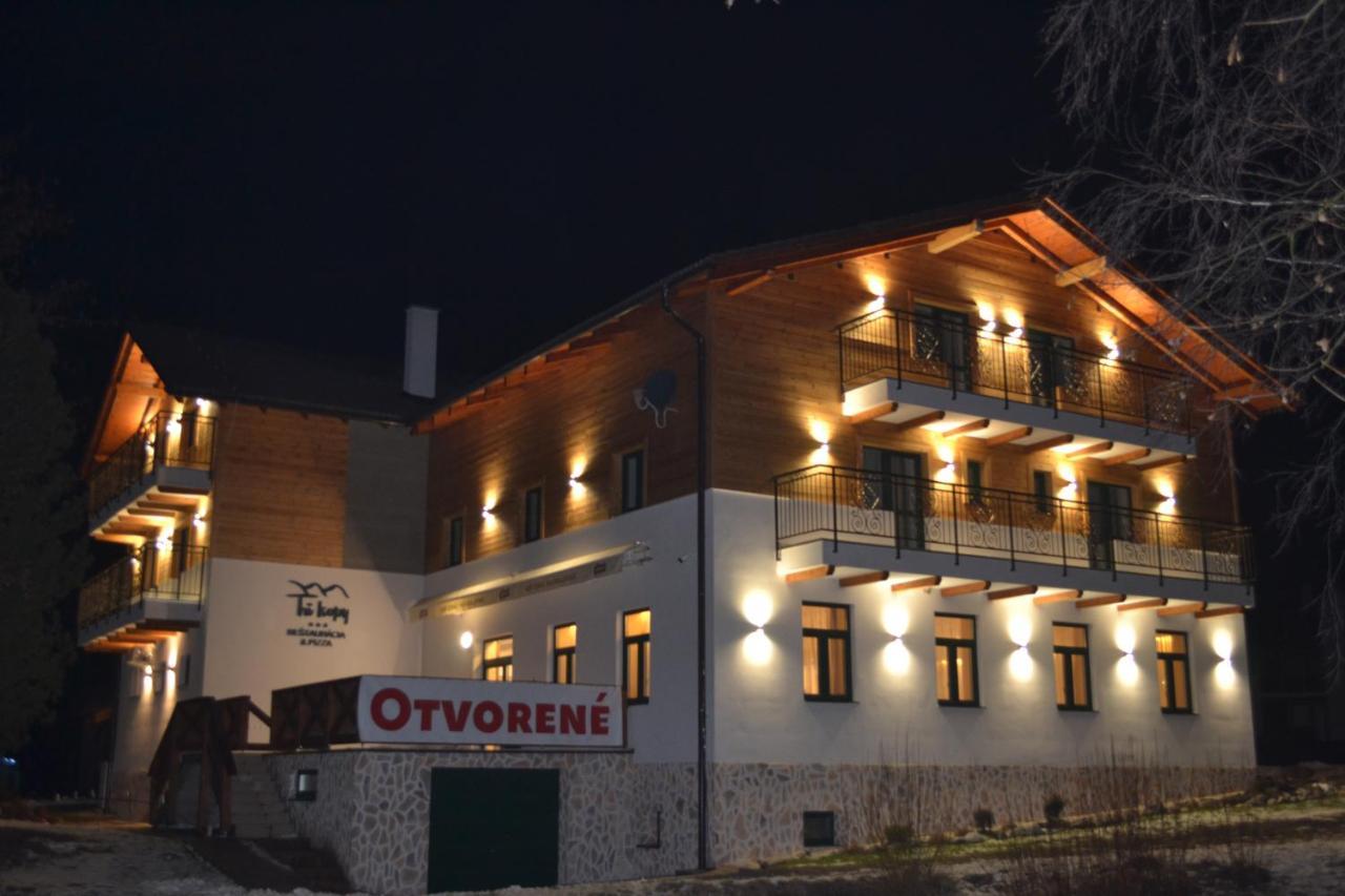 Tri Kopy*** - Penzion, Restauracia A Pizza Smrečany Exteriör bild